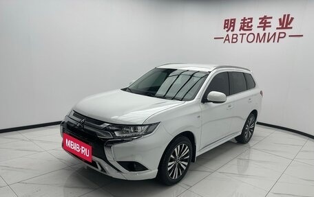 Mitsubishi Outlander III рестайлинг 3, 2022 год, 1 901 000 рублей, 3 фотография