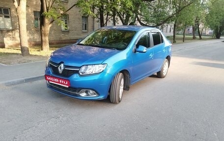 Renault Logan II, 2015 год, 700 000 рублей, 3 фотография