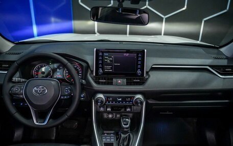 Toyota RAV4, 2020 год, 3 370 000 рублей, 12 фотография