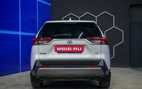 Toyota RAV4, 2020 год, 3 370 000 рублей, 8 фотография