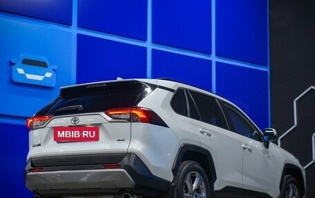 Toyota RAV4, 2020 год, 3 370 000 рублей, 6 фотография