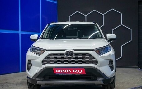 Toyota RAV4, 2020 год, 3 370 000 рублей, 4 фотография