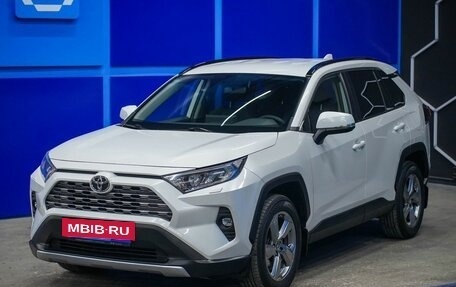 Toyota RAV4, 2020 год, 3 370 000 рублей, 2 фотография
