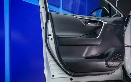 Toyota RAV4, 2020 год, 3 370 000 рублей, 15 фотография