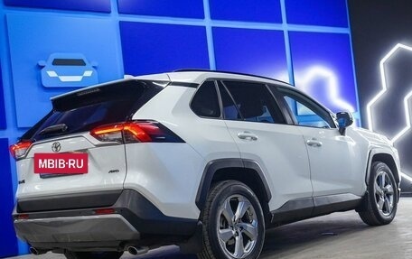 Toyota RAV4, 2020 год, 3 370 000 рублей, 24 фотография