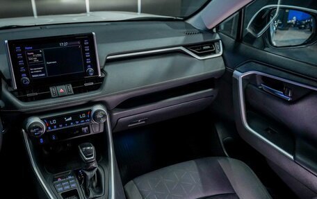 Toyota RAV4, 2020 год, 3 370 000 рублей, 30 фотография