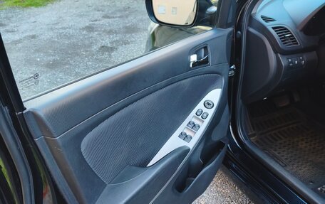 Hyundai Solaris II рестайлинг, 2011 год, 800 000 рублей, 6 фотография