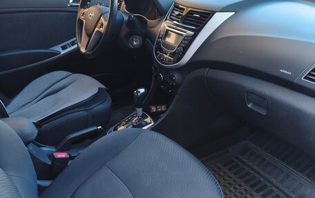 Hyundai Solaris II рестайлинг, 2011 год, 800 000 рублей, 7 фотография