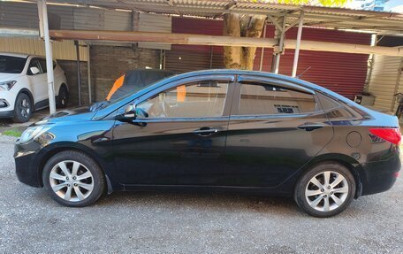 Hyundai Solaris II рестайлинг, 2011 год, 800 000 рублей, 10 фотография