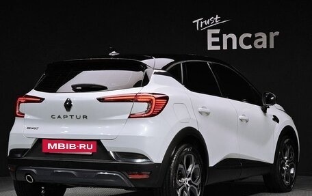 Renault Captur II, 2020 год, 1 370 000 рублей, 2 фотография