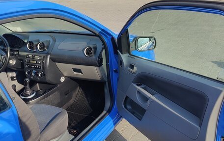 Ford Fiesta, 2003 год, 250 000 рублей, 13 фотография