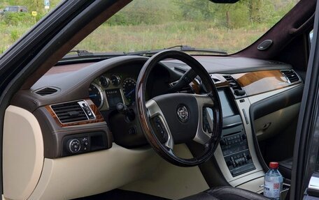 Cadillac Escalade III, 2011 год, 1 600 000 рублей, 18 фотография