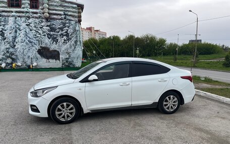 Hyundai Solaris II рестайлинг, 2017 год, 830 000 рублей, 2 фотография