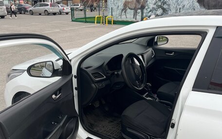 Hyundai Solaris II рестайлинг, 2017 год, 830 000 рублей, 9 фотография