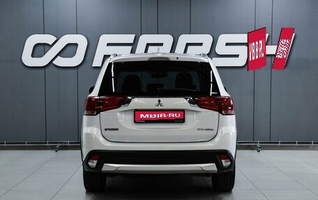 Mitsubishi Outlander III рестайлинг 3, 2017 год, 2 399 000 рублей, 4 фотография