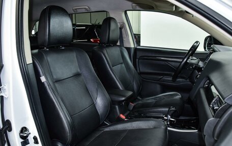 Mitsubishi Outlander III рестайлинг 3, 2017 год, 2 399 000 рублей, 6 фотография