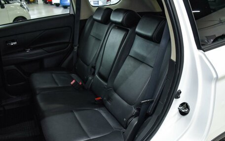 Mitsubishi Outlander III рестайлинг 3, 2017 год, 2 399 000 рублей, 8 фотография