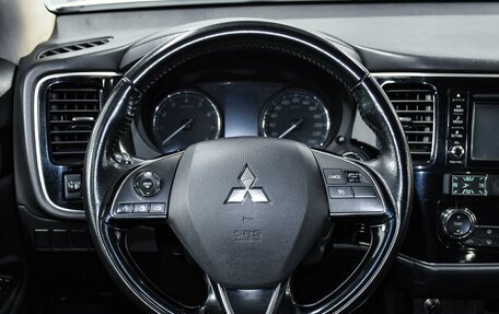 Mitsubishi Outlander III рестайлинг 3, 2017 год, 2 399 000 рублей, 12 фотография