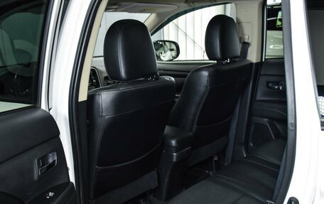 Mitsubishi Outlander III рестайлинг 3, 2017 год, 2 399 000 рублей, 10 фотография
