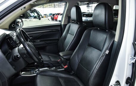 Mitsubishi Outlander III рестайлинг 3, 2017 год, 2 399 000 рублей, 9 фотография