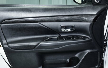 Mitsubishi Outlander III рестайлинг 3, 2017 год, 2 399 000 рублей, 25 фотография