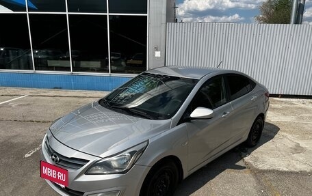 Hyundai Solaris II рестайлинг, 2015 год, 490 000 рублей, 2 фотография