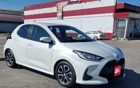 Toyota Yaris, 2021 год, 1 350 000 рублей, 1 фотография