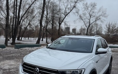Volkswagen T-Roc I, 2023 год, 1 800 000 рублей, 1 фотография