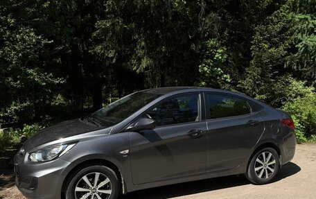 Hyundai Solaris II рестайлинг, 2011 год, 975 000 рублей, 1 фотография