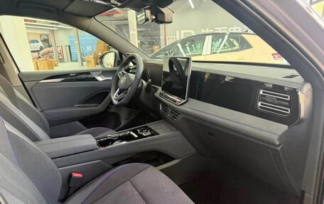 Volkswagen Tiguan, 2024 год, 3 910 000 рублей, 12 фотография