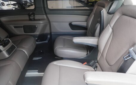 Mercedes-Benz V-Класс, 2018 год, 5 013 000 рублей, 11 фотография