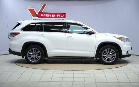 Toyota Highlander III, 2014 год, 3 490 000 рублей, 4 фотография
