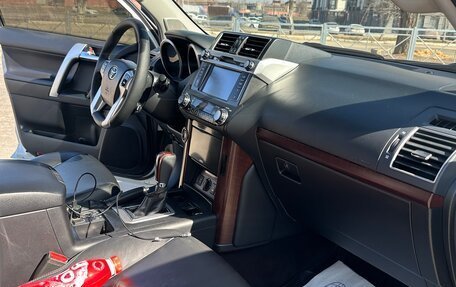Toyota Land Cruiser Prado 150 рестайлинг 2, 2017 год, 3 945 000 рублей, 17 фотография