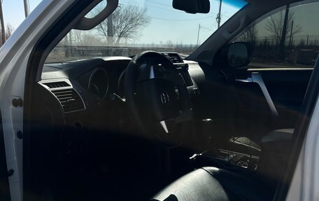Toyota Land Cruiser Prado 150 рестайлинг 2, 2017 год, 3 945 000 рублей, 16 фотография