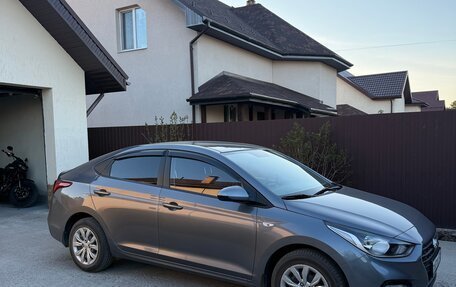 Hyundai Solaris II рестайлинг, 2018 год, 1 400 000 рублей, 4 фотография