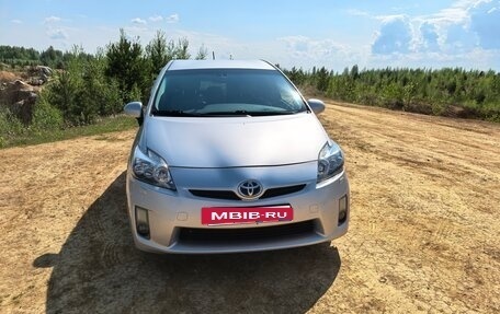 Toyota Prius, 2011 год, 1 180 000 рублей, 2 фотография