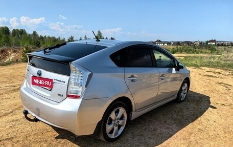 Toyota Prius, 2011 год, 1 180 000 рублей, 5 фотография