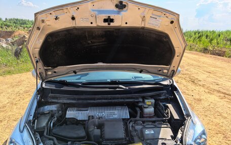 Toyota Prius, 2011 год, 1 180 000 рублей, 17 фотография