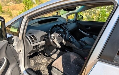 Toyota Prius, 2011 год, 1 180 000 рублей, 10 фотография