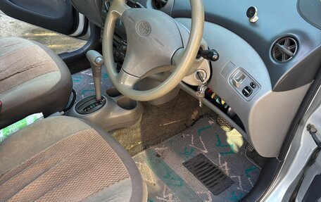 Toyota Vitz, 2000 год, 325 000 рублей, 10 фотография