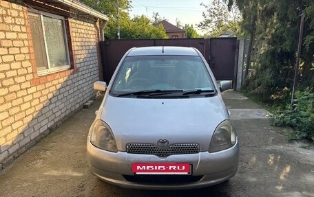 Toyota Vitz, 2000 год, 325 000 рублей, 2 фотография