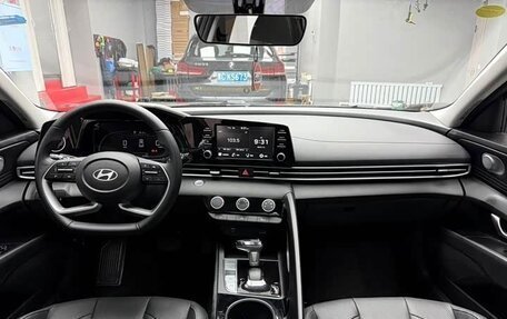 Hyundai Elantra, 2023 год, 1 850 000 рублей, 7 фотография