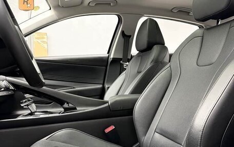 Hyundai Elantra, 2023 год, 1 850 000 рублей, 13 фотография