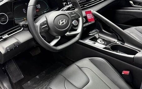 Hyundai Elantra, 2023 год, 1 850 000 рублей, 12 фотография