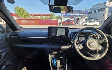 Toyota Yaris, 2021 год, 1 350 000 рублей, 10 фотография