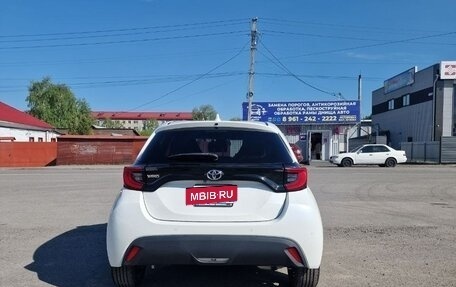 Toyota Yaris, 2021 год, 1 350 000 рублей, 3 фотография