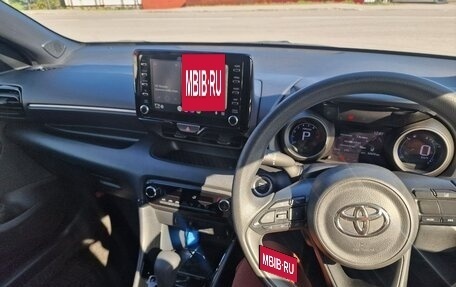 Toyota Yaris, 2021 год, 1 350 000 рублей, 9 фотография