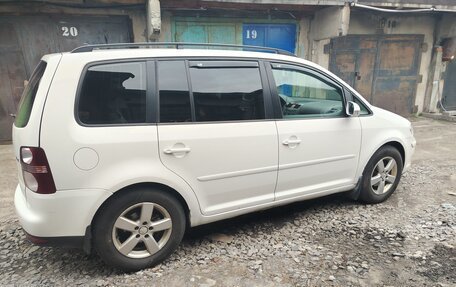 Volkswagen Touran III, 2007 год, 535 000 рублей, 3 фотография