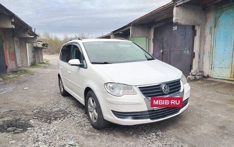 Volkswagen Touran III, 2007 год, 535 000 рублей, 2 фотография