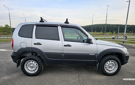 Chevrolet Niva I рестайлинг, 2018 год, 735 000 рублей, 4 фотография